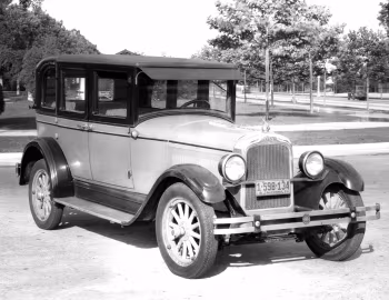 1927 Pontiac Deluxe Landau Sedan (7450D) '01.1927–28