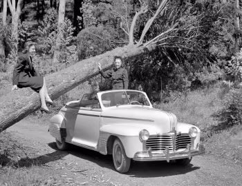 1941 Pontiac DeLuxe Six Torpedo Convertible Coupe (2567)
