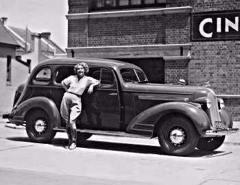 Pontiac Improved Eight Touring Sedan, Helen Twelvetrees