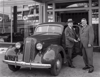 1935 Pontiac Improved Eight 2-door Sedan (605-2001)