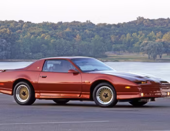 1990 Pontiac Firebird Trans Am GTA Notchback (2F FW2)