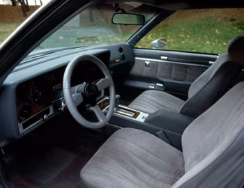 Interior 1986 Pontiac Grand Prix 2+2 (RPOY97)