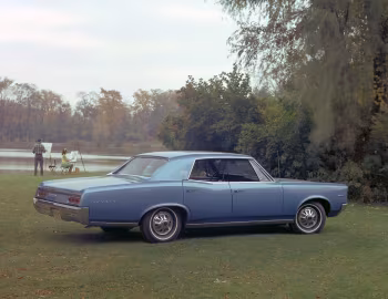 1967 Pontiac LeMans 4-door Hardtop (23739) '1966–67