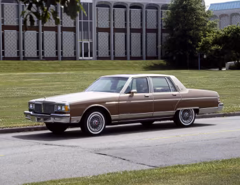 1985 Pontiac Parisienne Brougham Sedan (2B T69)