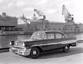Pontiac Pathfinder 4-door Sedan [Sweden] '1957