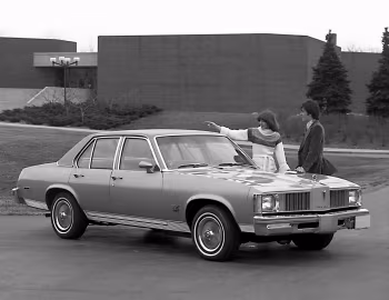1977 Pontiac Phoenix Sedan (2X X69) '1977