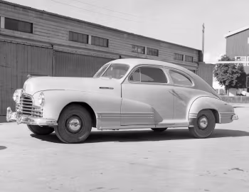 1946 Pontiac Streamliner 2-door Sedan (2607)