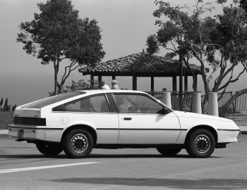 1982 Pontiac J2000 Hatchback (2J B77)