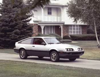 1985 Pontiac Sunbird S/E Hatchback (2J D77) '1984–85