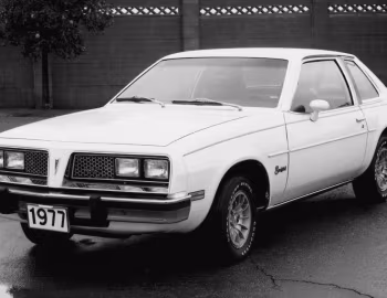 1977 Pontiac Sunbird Coupe (2H M27)