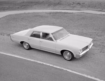 1964 Pontiac Tempest Sedan (2069)