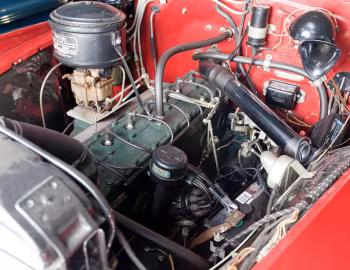 Bajo el capó 1948 Pontiac Torpedo Eight Deluxe Convertible (8PA-2767)
