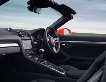 Интерьер Porsche 718 Boxster S [UK-spec] (982) '2016–н.в.