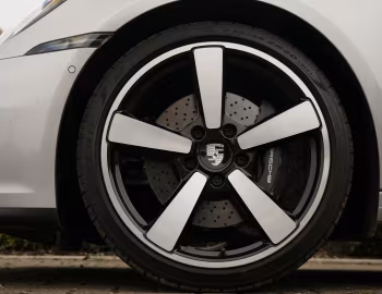 Porsche 911 Carrera [UK-spec] (992) '2024–pr.