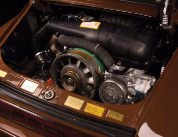 Bajo el capó 1974–75 Porsche 911 Carrera 2.7 Targa [North America] (911) '1973–75