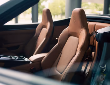 Interior Porsche 911 Carrera Cabriolet [Japan] (992) '2024–pr.