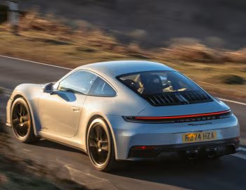 Porsche 911 Carrera GTS [UK-spec] (992) '2024–pr.