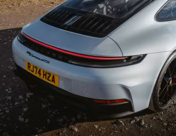 Porsche 911 Carrera GTS [UK-spec] (992) '2024–pr.