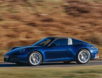 Porsche 911 Targa 4 GTS [UK-spec] (992) '2024–pr.