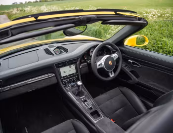 Interior Porsche 911 Targa 4 GTS [UK-spec] (991) '2015–17