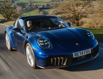 Porsche 911 Targa 4 GTS [UK-spec] (992) '2024–pr.