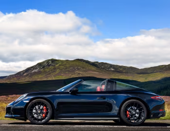 Porsche 911 Targa 4 GTS [UK-spec] (991) '2017–19