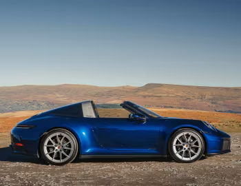 Porsche 911 Targa 4 GTS [UK-spec] (992) '2024–pr.