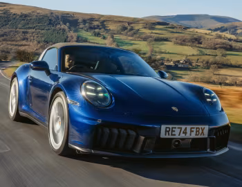 Porsche 911 Targa 4 GTS [UK-spec] (992) '2024–pr.