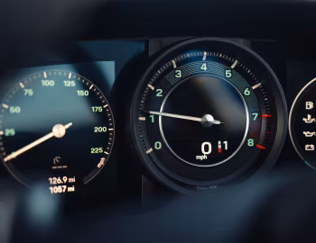 Painel Porsche 911 Turbo "50 Jahre" with Heritage Design Package 50 Years Turbo [UK-spec] (992) '2025