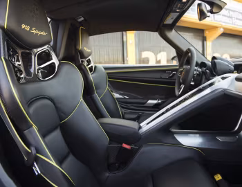 Interior Porsche 918 Spyder "Weissach Package" in Martini Racing livery '2014–15