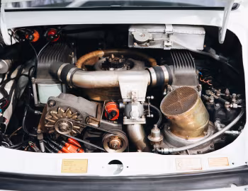 Sous la capuche Porsche 934 "Scuderia Basilea" Restoration (930 670 0172)