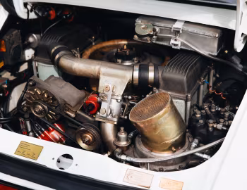 Sous la capuche Porsche 934 "Scuderia Basilea" Restoration (930 670 0172)