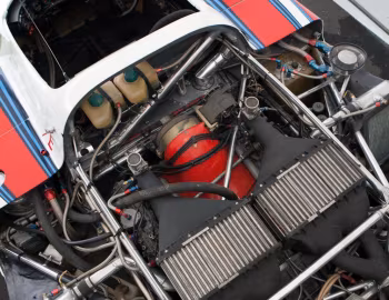 Bajo el capó Porsche 936/77 "Martini Racing" Restoration (936-002)