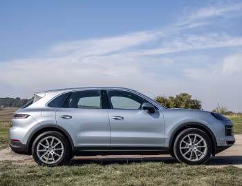 Porsche Cayenne [UK-spec] '2023–pr.