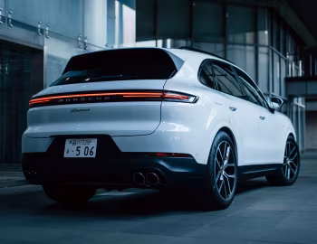 Porsche Cayenne E-Hybrid [Japan] '2023–pr.