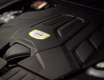 Bajo el capó Porsche Cayenne E-Hybrid [Japan] (PO536) '2018–23