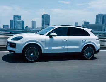 Porsche Cayenne E-Hybrid [Japan] '2023–pr.