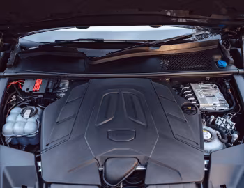 Bajo el capó Porsche Cayenne E-Hybrid [UK-spec] '2023–pr.