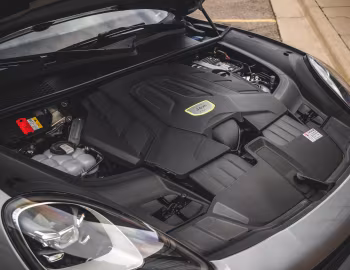 Bajo el capó 2021–23 Porsche Cayenne E-Hybrid Coupé [North America] '2020–23