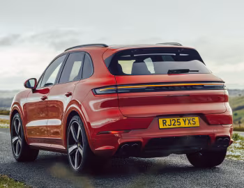 Porsche Cayenne GTS [UK-spec] '2024–pr.