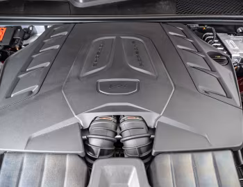 Bajo el capó Porsche Cayenne GTS [UK-spec] '2024–pr.