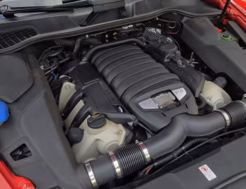 Bajo el capó 2013–14 Porsche Cayenne GTS [North America] (958) '2012–14