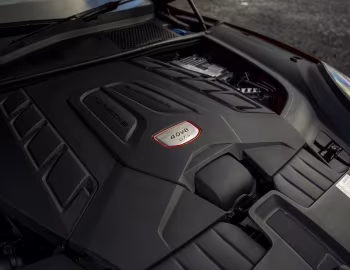 Bajo el capó Porsche Cayenne GTS Coupé [UK-spec] '2020–23