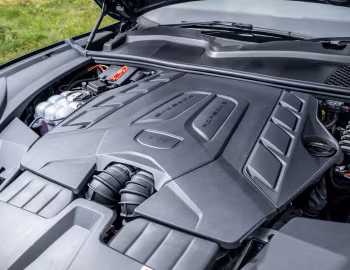 Bajo el capó Porsche Cayenne S [UK-spec] (PO536) '2023–pr.