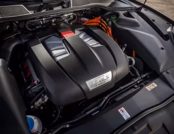 Bajo el capó 2015–18 Porsche Cayenne S E-Hybrid [North America] (958) '2014–18