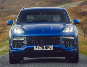 Porsche Cayenne Turbo E-Hybrid [UK-spec] '2023–pr.