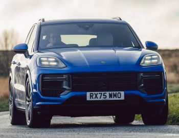 Porsche Cayenne Turbo E-Hybrid [UK-spec] '2023–pr.