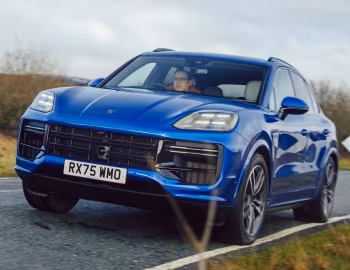 Porsche Cayenne Turbo E-Hybrid [UK-spec] '2023–pr.