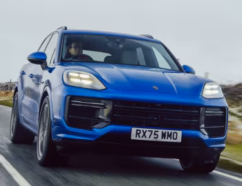Porsche Cayenne Turbo E-Hybrid [UK-spec] '2023–pr.