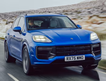 Porsche Cayenne Turbo E-Hybrid [UK-spec] '2023–pr.